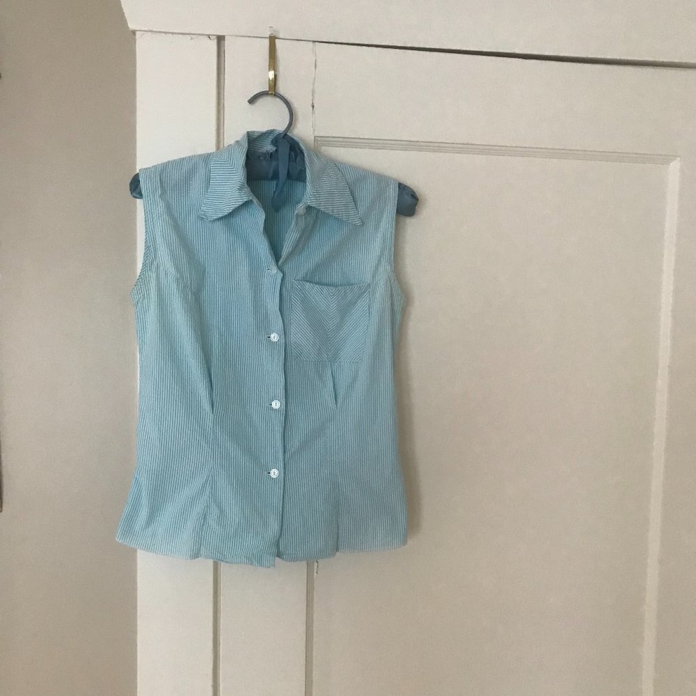 Vintage-1950s Paddle and Saddle Sleeveless Seersucker Button-up-Small